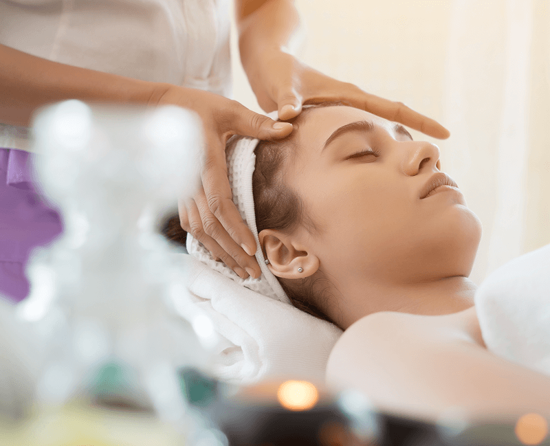 30 Mins - €35 /  60 Mins - €60
This treatment is perfect for jet lag and fatigue and also improves the blood flow to the head and neck increasing the distribution of oxygen and nutrients to nourish the tissues. A warm blend of essential oils is gently applied to the scalp to nourish the hair and release tension.
